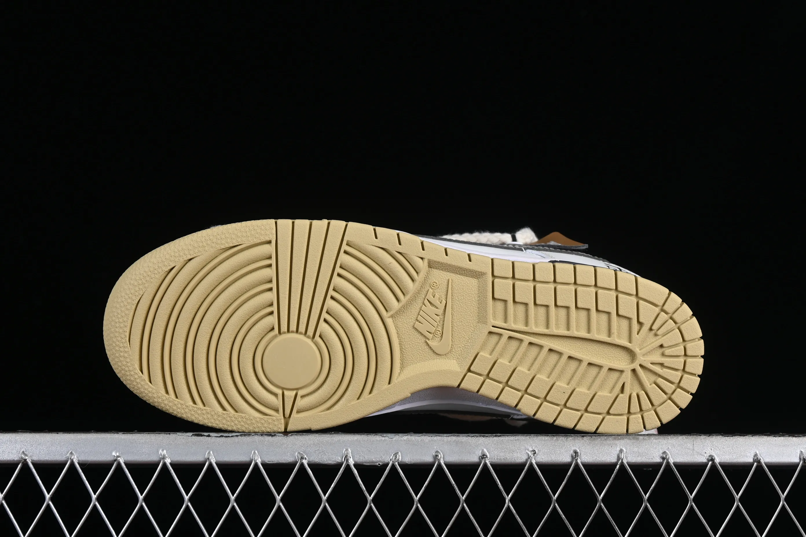 All categories Nk SB Dunk series Nk SB Dunk Low low-top sneakers Nk Dunk Low Panda Prank-Street Racing Flying Cloud Top SB strap low-top casual sneakers DV0833-100